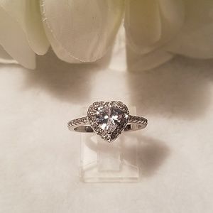 💎Gorgeous Heart Shaped CZ Ring